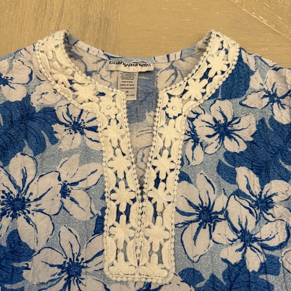 Cathy Daniels Blue and White Tropical Floral Tunic with Mandarin Collar - Picture 5 of 8